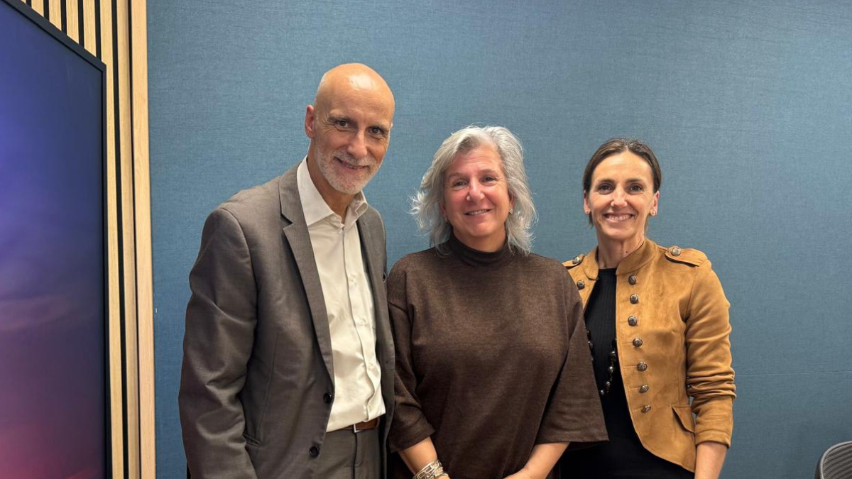 Chimo Ortega, director de Movilidad sobre Ruedas en Capital Radio; M&oacute;nica Cant&oacute;n de Celis, directora de la Fundaci&oacute;n Porque Viven; e Isabel L&oacute;pez Rivadulla, directora de Comunicaci&oacute;n de Signus Ecovalor.