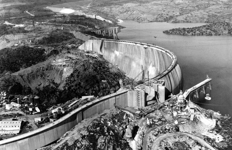 Presa de La Almendra