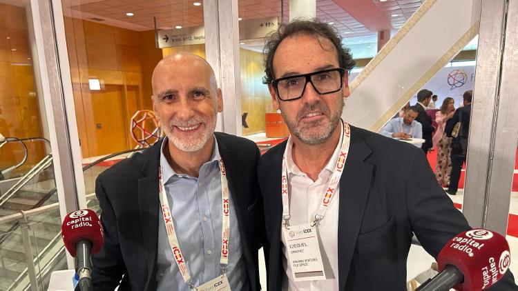 Chimo Ortega con Ezequiel Sánchez, presidente de PLD Space. Chimo Ortega con Ezequiel Sánchez, presidente de PLD Space.