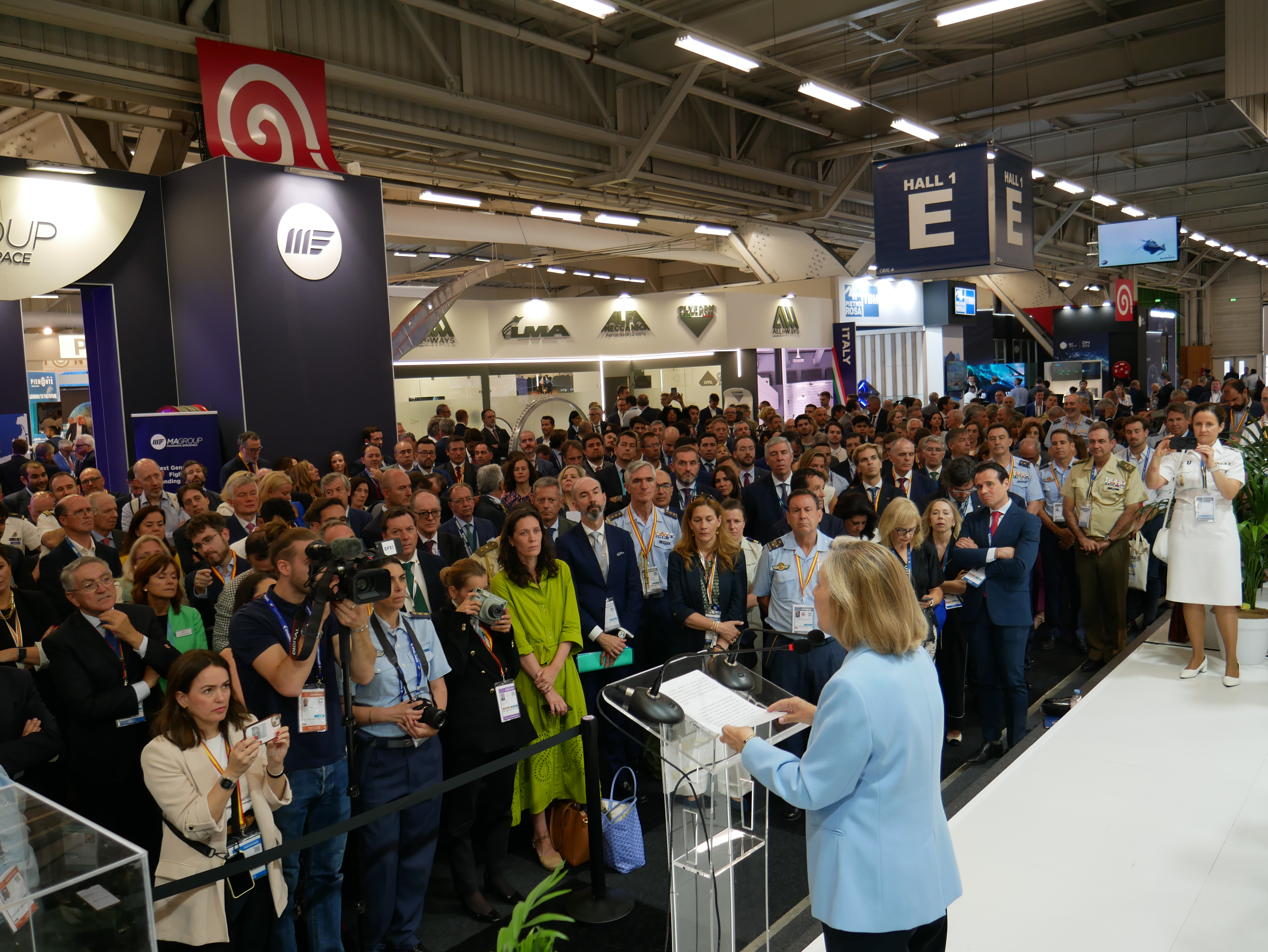 Amparo Valcarce, Secretaria de Estado de Defensa en el París Air Show 2025