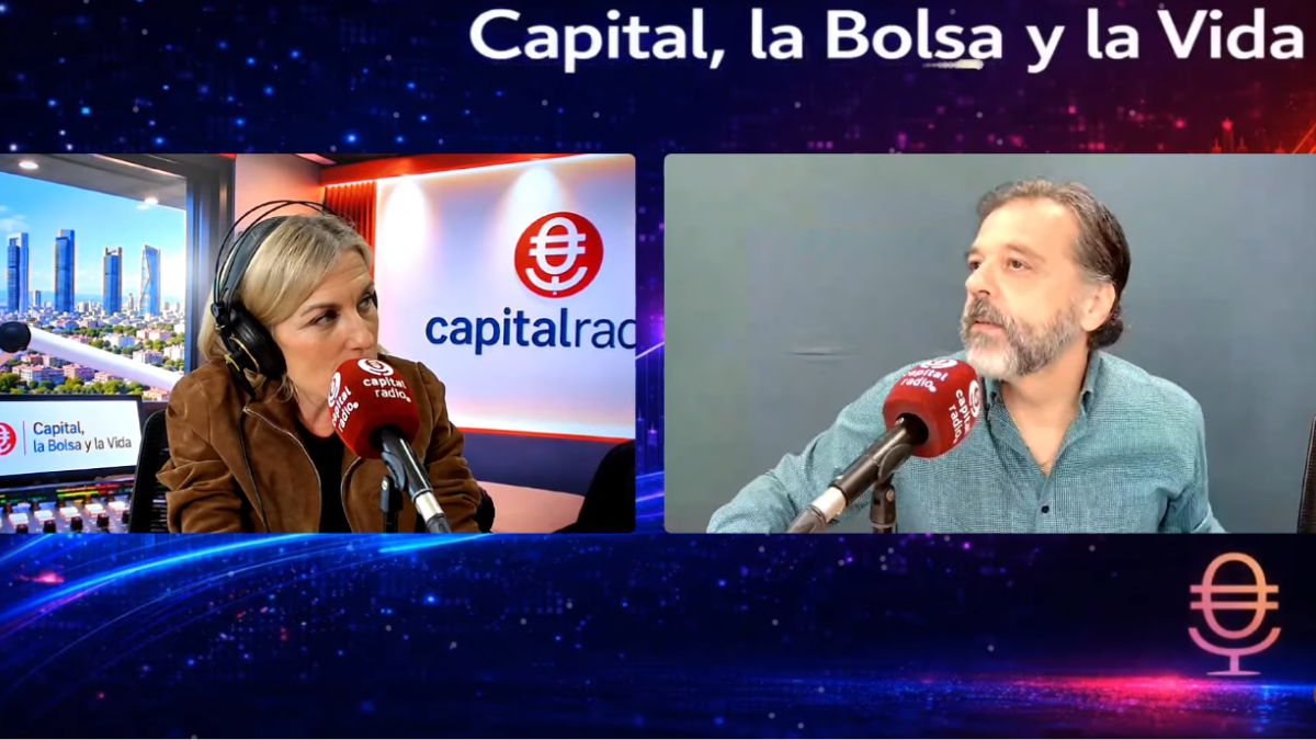 Laura Blanco y Gerardo Ortega, durante el Consultorio de Bolsa de este martes en Capital Radio.