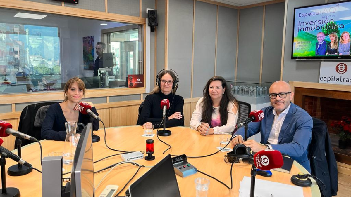 Ruth Rózpide, directora de Operaciones de Mace; Paula Albadalejo, directora de Project&Development Services para el Sur de Europa de JLL; Meli Torres, directora de Inversión Inmobiliaria; e Ignacio Rodríguez, director de Sostenibilidad de AQ Acentor. Ruth Rózpide, directora de Operaciones de Mace; Paula Albadalejo, directora de Project&Development Services para el Sur de Europa de JLL; Meli Torres, directora de Inversión Inmobiliaria; e Ignacio Rodríguez, director de Sostenibilidad de AQ Acentor.