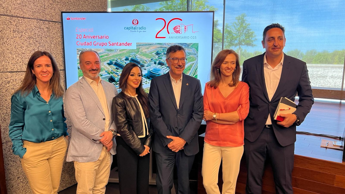 Foto de familia de todos los invitados que han intervenido en este programa especial de Capital Radio. Foto de familia de todos los invitados que han intervenido en este programa especial de Capital Radio.