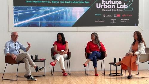 Eduardo Castillo modera esta mesa con Eduvigis Ortiz, Cybersecurity Head Eraneos y Founder & President Women4Cyber Spain; Sara Lasso de la Vega, responsable internacional de Alianzas de Seguridad de BT Group; y Maica Aguilar, gerente de Seguridad de Ferrovial y miembro de la Junta Directiva de Women4Cyber Spain. Eduardo Castillo modera esta mesa con Eduvigis Ortiz, Cybersecurity Head Eraneos y Founder & President Women4Cyber Spain; Sara Lasso de la Vega, responsable internacional de Alianzas de Seguridad de BT Group; y Maica Aguilar, gerente de Seguridad de Ferrovial y miembro de la Junta Directiva de Women4Cyber Spain.