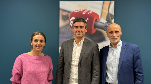 Isabel López Rivadulla, directora de Comunicación de Signus Ecovalor; Álvaro Matías, fundador del festival y de Almadás, además de impulsor de Alianza x la Lana; y Chimo Ortega, director de Movilidad sobre Ruedas en Capital Radio. Isabel López Rivadulla, directora de Comunicación de Signus Ecovalor; Álvaro Matías, fundador del festival y de Almadás, además de impulsor de Alianza x la Lana; y Chimo Ortega, director de Movilidad sobre Ruedas en Capital Radio.