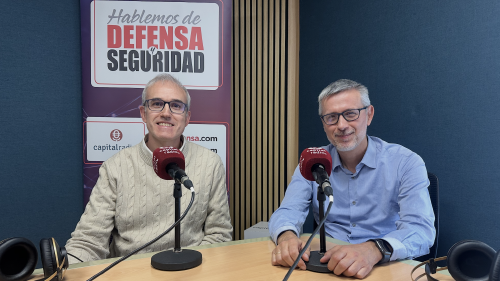 Marc Bergada, ingeniero jefe del instrumento ICI Cloud Imager, de MetOp SG Airbus Defense&Space, y Javier Moreno, responsable de operaciones en ingeniería de Thales Alenia Space Marc Bergada, ingeniero jefe del instrumento ICI Cloud Imager, de MetOp SG Airbus Defense&Space, y Javier Moreno, responsable de operaciones en ingeniería de Thales Alenia Space