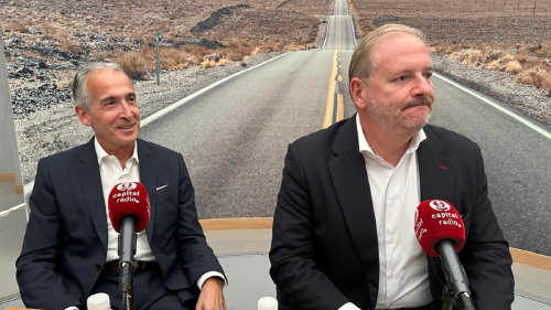 Emilio Herrera, presidente de Kia Iberia; y Eduardo Divar, director general de Kia Iberia. Emilio Herrera, presidente de Kia Iberia; y Eduardo Divar, director general de Kia Iberia.