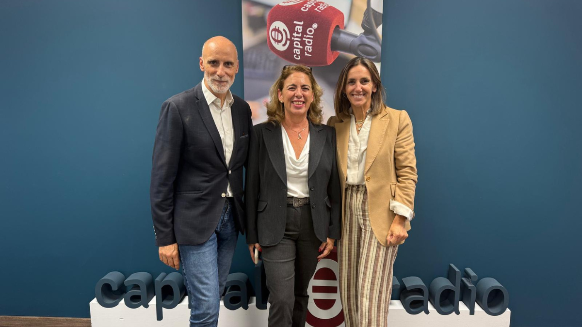 Chimo Ortega, director de Movilidad sobre Ruedas en Capital Radio; Alicia Garc&iacute;a Franco, directora general de la Federaci&oacute;n Espa&ntilde;ola de la Recuperaci&oacute;n y el Reciclaje; e Isabel L&oacute;pez Rivadulla, directora de Marketing y Comunicaci&oacute;n de Signus Ecovalor.