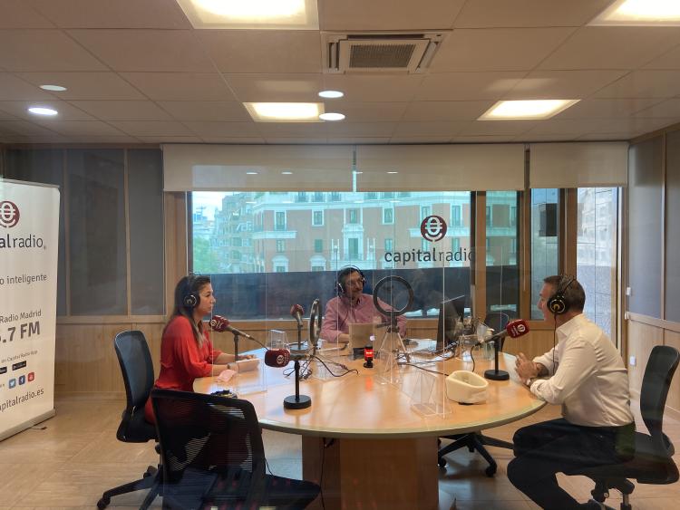 Data is in the air 1207 Data is in the air 1207