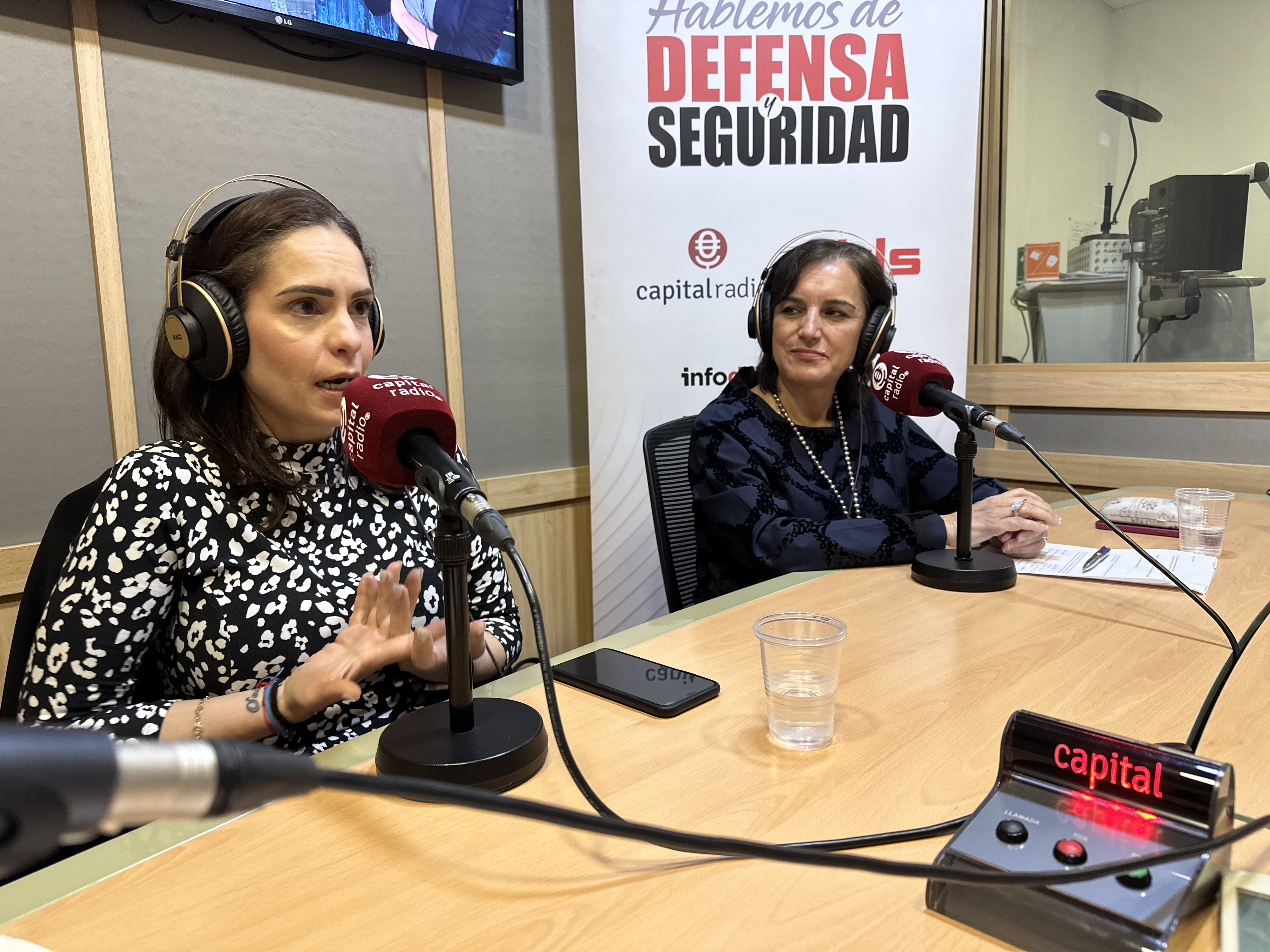 Jessica Salgado, experta en ciberseguridad de Cipherbit, de Grupo Oesía, y Isabel Maestre, vicepresidenta de Ellas Vuelan Alto Jessica Salgado, experta en ciberseguridad de Cipherbit, de Grupo Oesía, y Isabel Maestre, vicepresidenta de Ellas Vuelan Alto