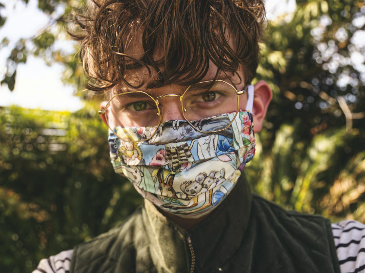 Mascarillas y moda Photo by gryffyn m on Unsplash Mascarillas y moda Photo by gryffyn m on Unsplash