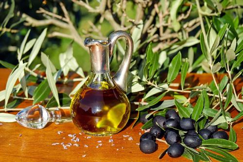 olive oil 1596639_1280 olive oil 1596639_1280