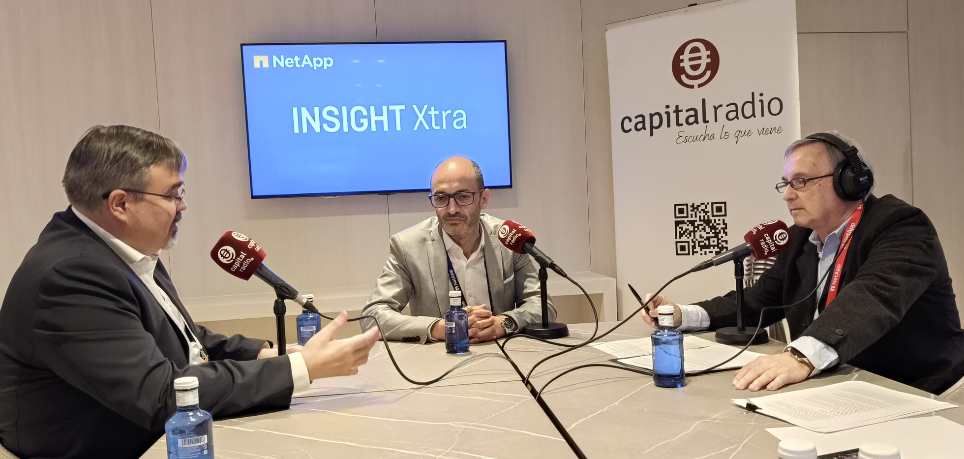 Carlos Vaquer, director de Canal de NetApp; y Jes&uacute;s Lobato, director de Negocio en Arrow ECS Spain. A la derecha, Juan Manuel Urraca, presentador del programa.