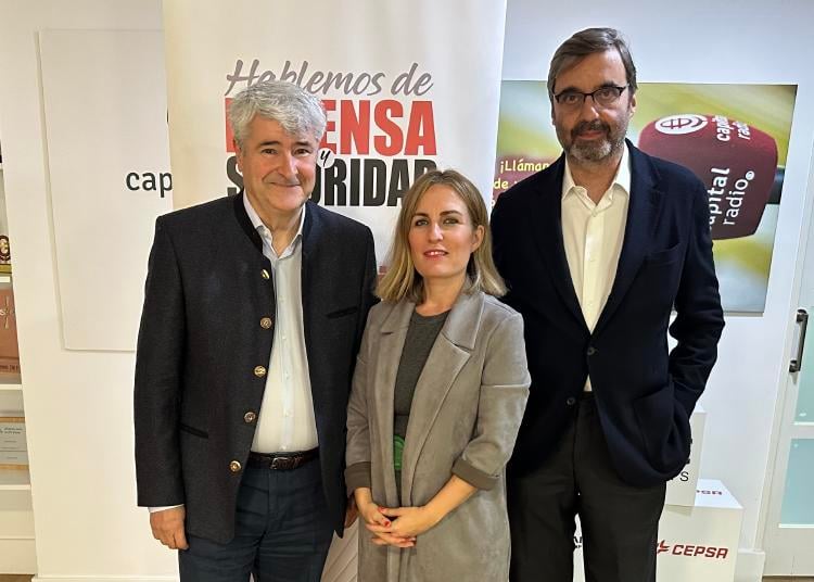 Pablo García Berdoy y Carlos Martí con Laura Blanco