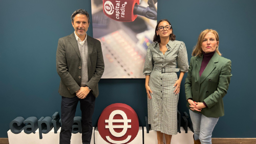 Alejandro Falcón Morales, socio director de Falcón Abogados; Lucía León Ariza, asociada de Falcón Abogados; y Laura Blanco, directora de Contenidos de Capital Radio. Alejandro Falcón Morales, socio director de Falcón Abogados; Lucía León Ariza, asociada de Falcón Abogados; y Laura Blanco, directora de Contenidos de Capital Radio.