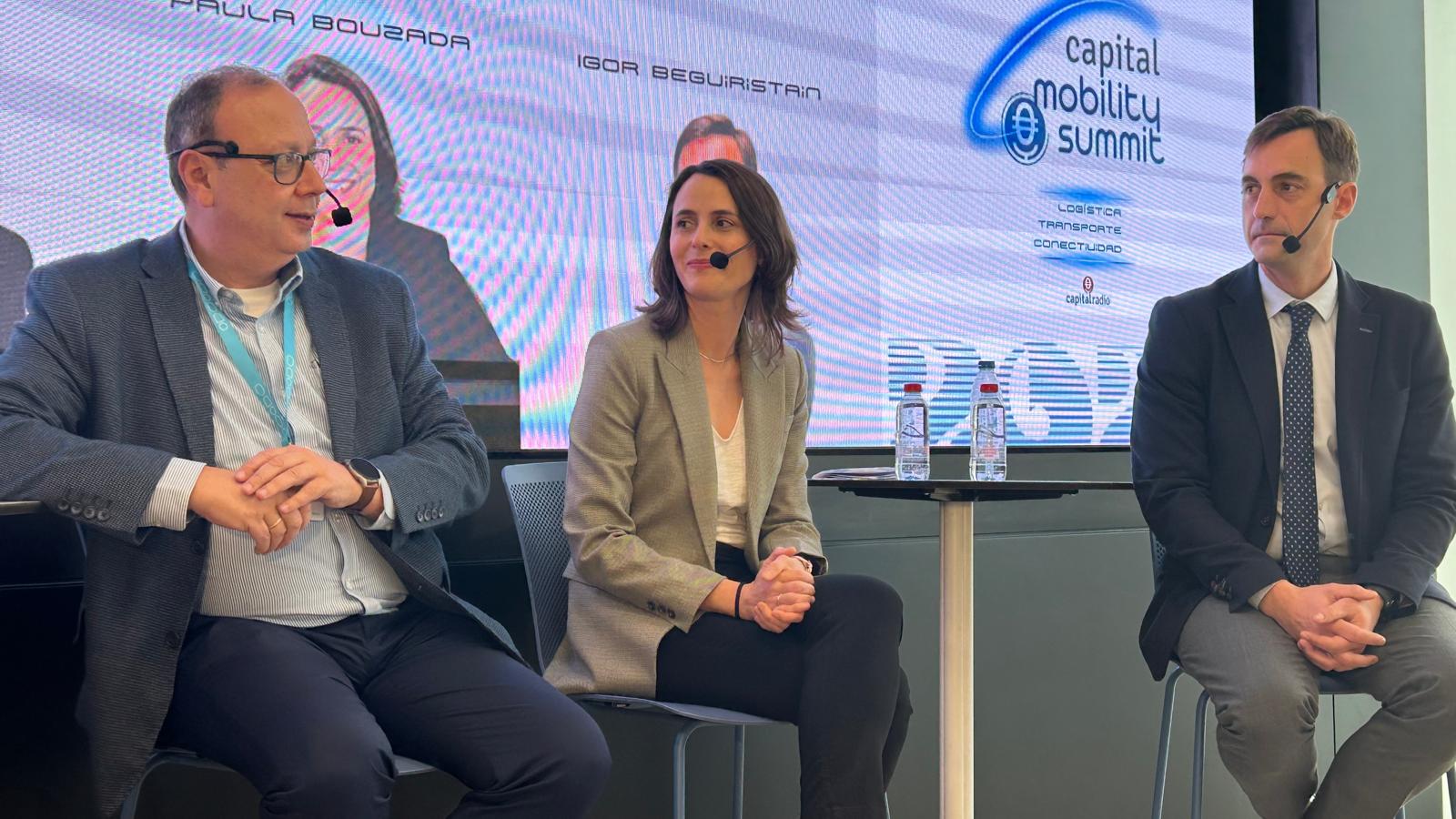 Mesa de debate en el Capital Mobility Summit sobre rentabilidad empresarial y transición ecológica, con Marcos Basante, presidente de la Fundación Corell y presidente de Astic; Paula Bouzada, directora de Mejora de Servicios de Alsa; e Igor Beguiristain, director ejecutivo de Lodisna Transport &amp; Logistic.