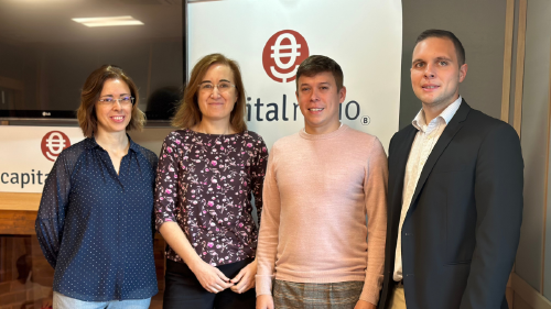 De izquierda a derecha: Beatriz Alonso, jefa de Operaciones de Surus; Sandra Torrecillas, periodista de Capital Radio; Alberto García, profesor de la Universidad Carlos III y secretario académico del Instituto Tecnológico de Química y Materiales; y Jorge López, director de Sostenibilidad de Surus. De izquierda a derecha: Beatriz Alonso, jefa de Operaciones de Surus; Sandra Torrecillas, periodista de Capital Radio; Alberto García, profesor de la Universidad Carlos III y secretario académico del Instituto Tecnológico de Química y Materiales; y Jorge López, director de Sostenibilidad de Surus.