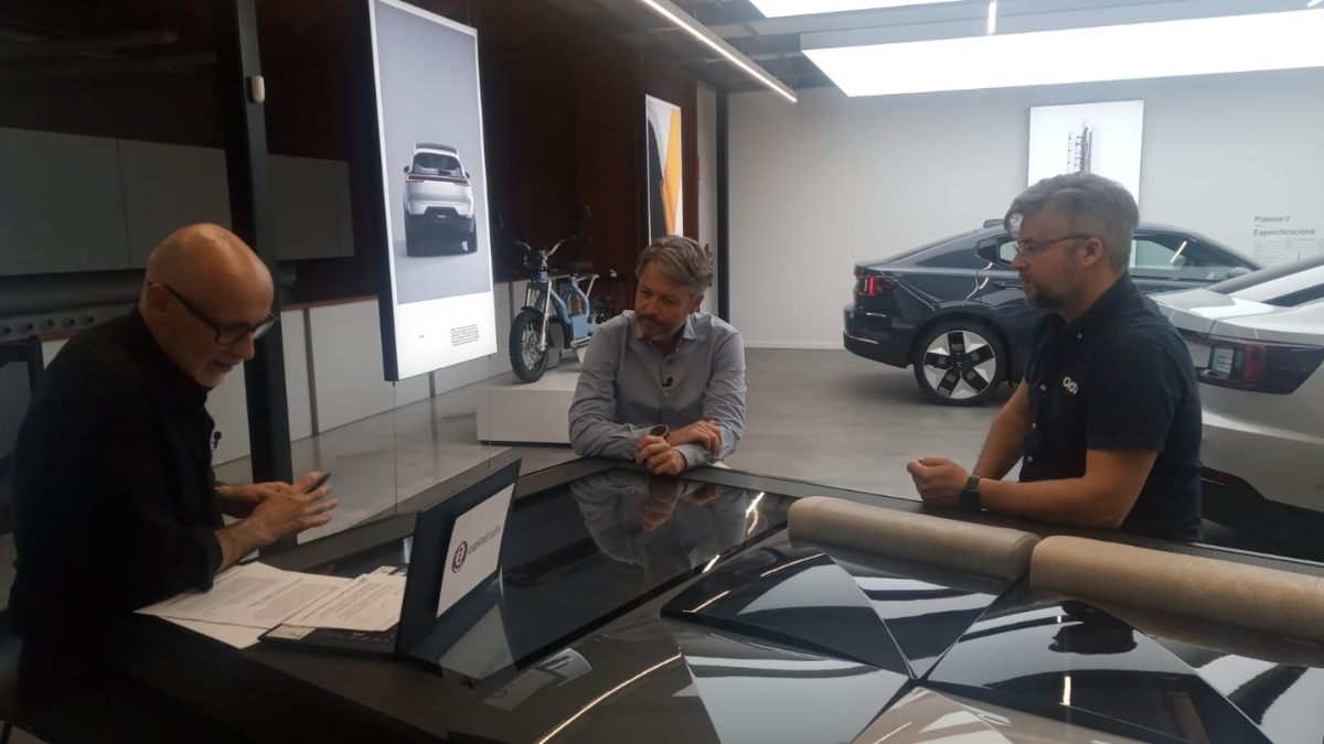 Chimo Ortega con Pedro Parra, director de Ventas en Polestar España; y José Mariano López Urdiales, CEO y fundador de Zero 2 Infinity. Chimo Ortega con Pedro Parra, director de Ventas en Polestar España; y José Mariano López Urdiales, CEO y fundador de Zero 2 Infinity.