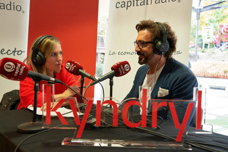 César Romera (CMO y Corporate Affairs) y Laura Blanco durante el programa César Romera (CMO y Corporate Affairs) y Laura Blanco durante el programa