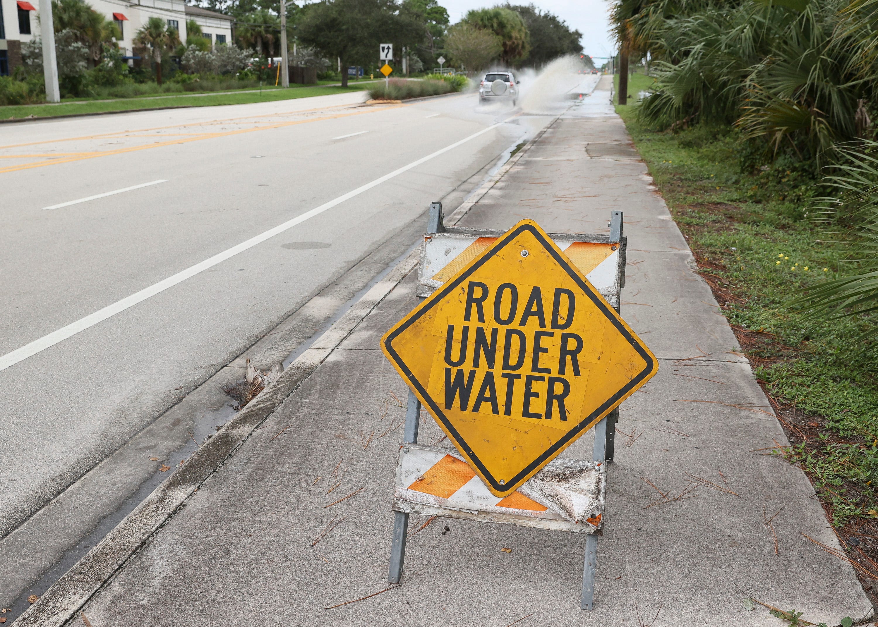 2024 10 09T144054Z_989603173_MT1USATODAY24443244_RTRMADP_3_WATER FROM SAVANNAS PRESERVE STATE PARK REACHES JENSEN BEACH