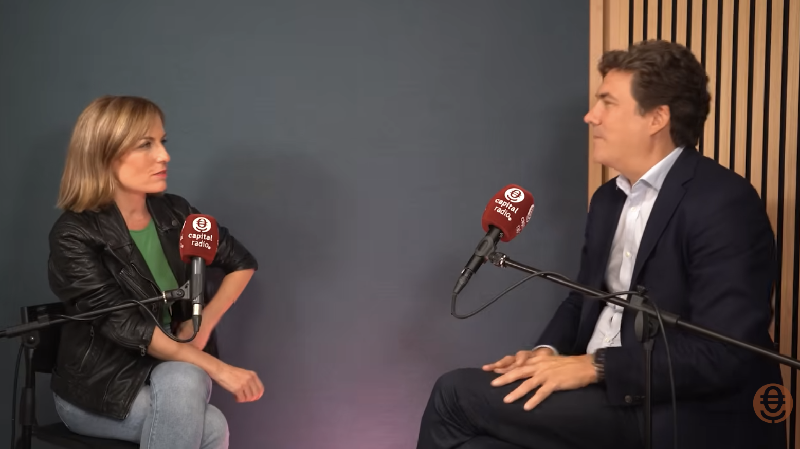 El asesor financiero Gustavo Martínez con Laura Blanco