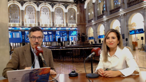 Luis Vicente Muñoz, CEO de Capital Radio; y Natalia Luna, analista sénior de Inversiones y responsable de investigación temática en Sostenibilidad de Columbia Threadneedle; en el Palacio de la Bolsa de Madrid. Luis Vicente Muñoz, CEO de Capital Radio; y Natalia Luna, analista sénior de Inversiones y responsable de investigación temática en Sostenibilidad de Columbia Threadneedle; en el Palacio de la Bolsa de Madrid.