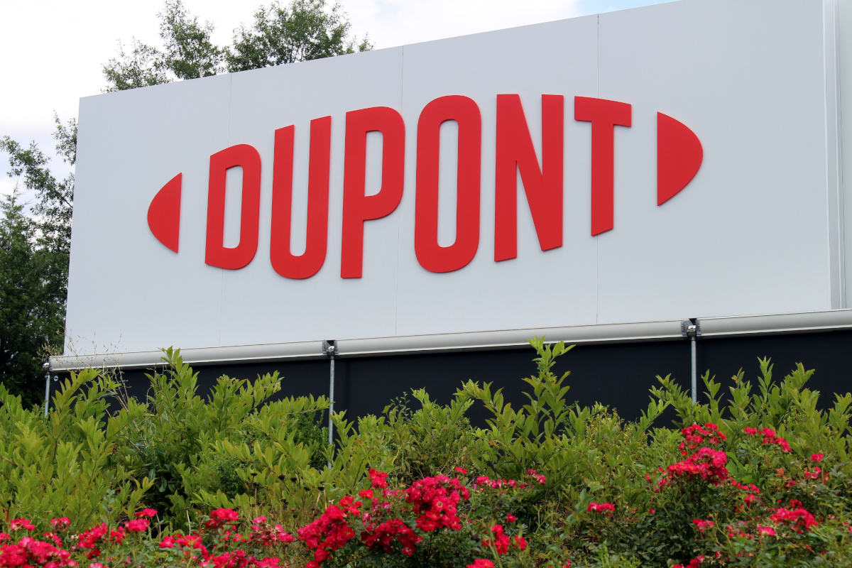 DuPont sign web DuPont sign web