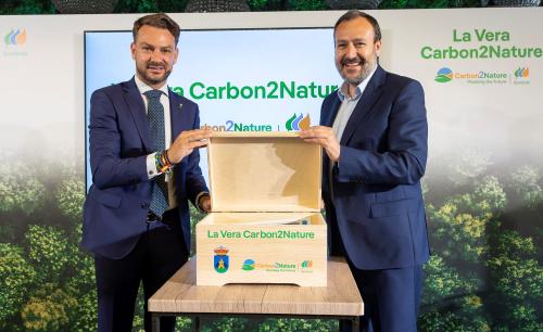 Luis Miguel Núñez, alcalde de Jaraíz de la Vera, Agustín Delgado, director global de Innovación y Sostenibilidad de Iberdrola Luis Miguel Núñez, alcalde de Jaraíz de la Vera, Agustín Delgado, director global de Innovación y Sostenibilidad de Iberdrola