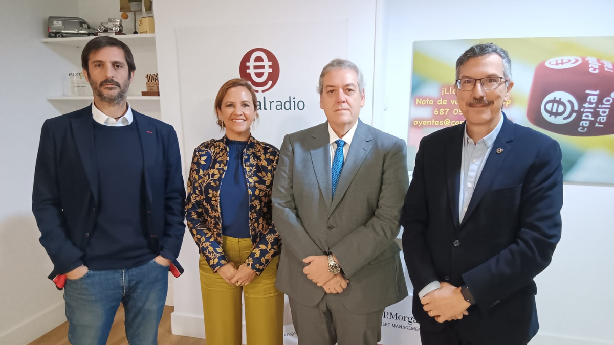 Daniel Barrientos, responsable del Departamento de Inmuebles de Surus; María Díaz, socio director de Surus y responsable de Insolvencia; José María Puelles Valencia, abogado y administrador concursal; y Luis Vicente Muñoz, CEO de Capital Radio. Daniel Barrientos, responsable del Departamento de Inmuebles de Surus; María Díaz, socio director de Surus y responsable de Insolvencia; José María Puelles Valencia, abogado y administrador concursal; y Luis Vicente Muñoz, CEO de Capital Radio.