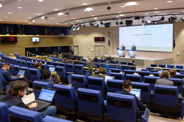 Paolo Gentiloni, Comisario de Asuntos Económicos Paolo Gentiloni, Comisario de Asuntos Económicos