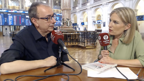 El periodista Esteban Hernández, autor de \"El Espíritu del Nuevo Mundo\", durante la entrevista El periodista Esteban Hernández, autor de \"El Espíritu del Nuevo Mundo\", durante la entrevista