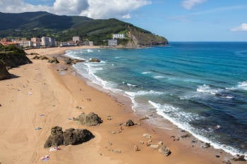 Playa_de_Baquio,_País_Vasco