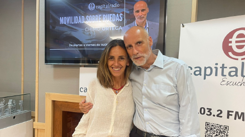 Isabel López Rivadulla, directora de Comunicación de Signus Ecovalor; y Chimo Ortega, director de Movilidad sobre Ruedas en Capital Radio. Isabel López Rivadulla, directora de Comunicación de Signus Ecovalor; y Chimo Ortega, director de Movilidad sobre Ruedas en Capital Radio.