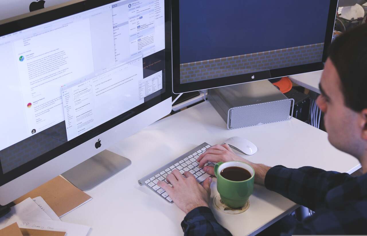 startupstockphotos typing 849806
