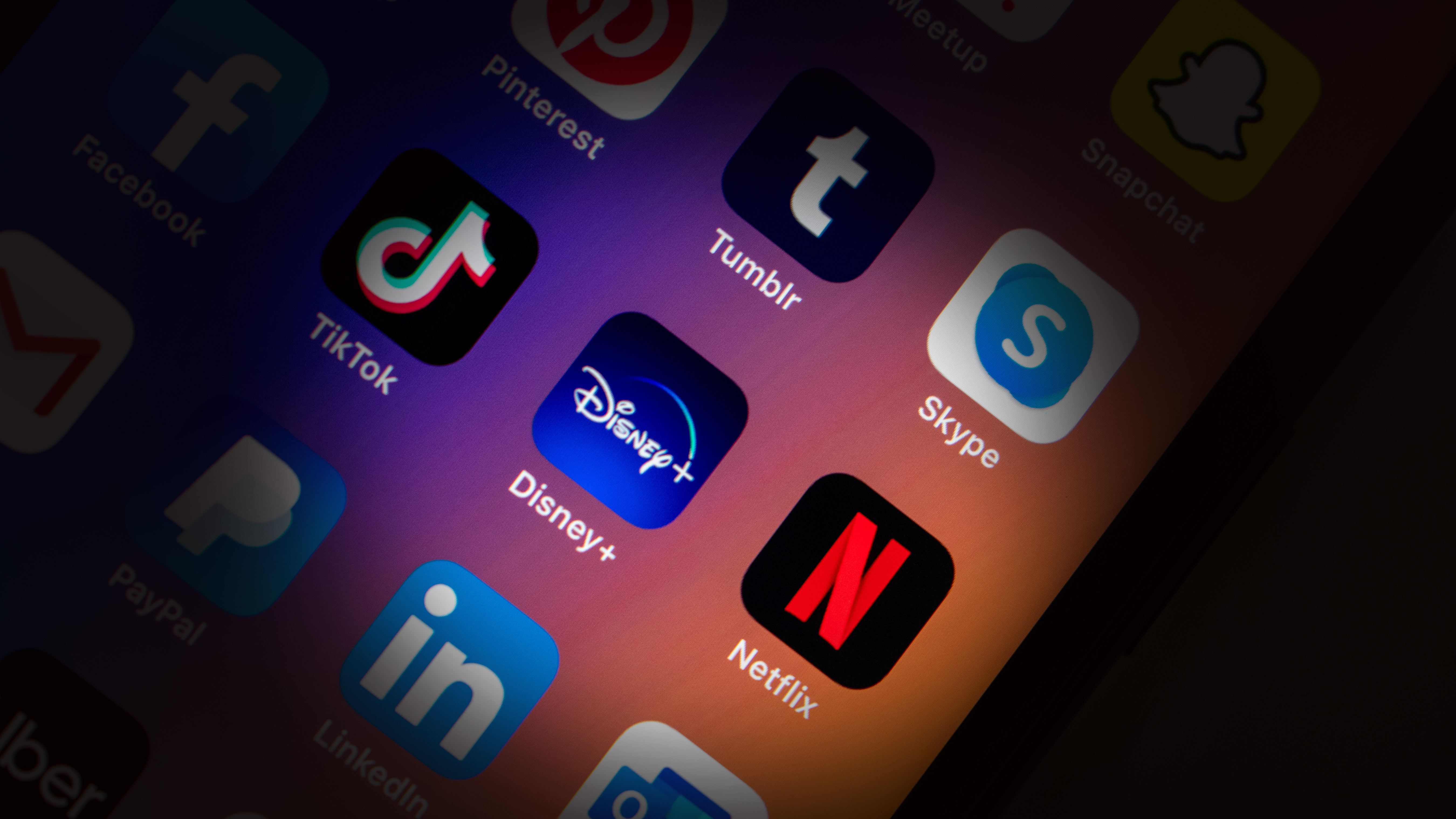 Netflix y Disney + Photo by Kon Karampelas on Unsplash Netflix y Disney + Photo by Kon Karampelas on Unsplash