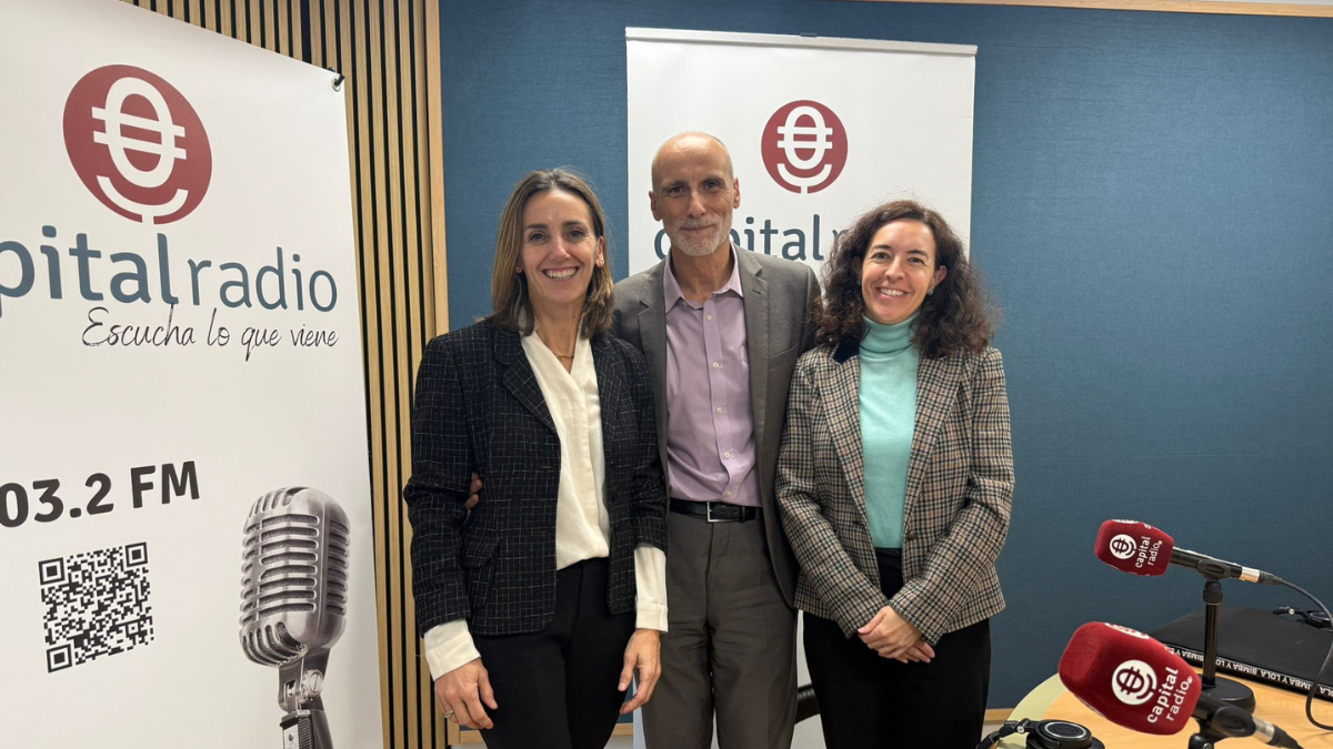 Isabel López Rivadulla, directora de Comunicación de Signus Ecovalor; Chimo Ortega, director de Movilidad sobre Ruedas en Capital Radio; y María García de la Fuente, presidenta de APIA.