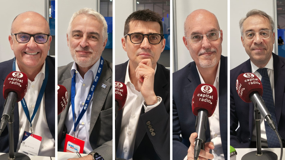 De izquierda a derecha: Manuel L&oacute;pez Villena, director de Tr&aacute;fico e Infraestructuras de Indra; Antonio Marqu&eacute;s, director de Tecnolog&iacute;a e Innovaci&oacute;n de ETRA; Ra&uacute;l Morales, director de Comunicaci&oacute;n de Faconauto; Arturo P&eacute;rez de Lucia, director general de AEDIVE; y Antonio Cendrero, consejero delegado de Arriva.