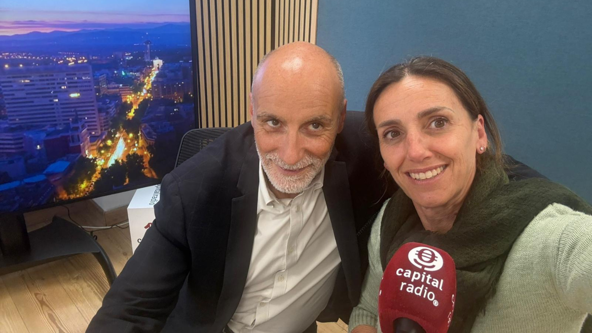 Chimo Ortega, director de Movilidad sobre Ruedas en Capital Radio; e Isabel L&oacute;pez Rivadulla, directora de Comunicaci&oacute;n en Signus Ecovalor.