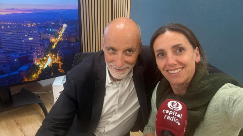 Chimo Ortega, director de Movilidad sobre Ruedas en Capital Radio; e Isabel López Rivadulla, directora de Comunicación en Signus Ecovalor. Chimo Ortega, director de Movilidad sobre Ruedas en Capital Radio; e Isabel López Rivadulla, directora de Comunicación en Signus Ecovalor.