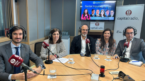 Diego Laguía, Senior Associate Investment and Asset Manager (Spain and Portugal) de M&G Real State; Covadonga Sanz, directora de Asset Management de Greystar; Jesús Pérez, director comercial de Finaer; Meli Torres, directora de Inversión Inmobiliaria; Juan Pablo Vera, CEO de Testa; y Juan Carlos Álvarez, director general de Relaciones Institucionales y Proyectos Especiales de Servihabitat. Diego Laguía, Senior Associate Investment and Asset Manager (Spain and Portugal) de M&G Real State; Covadonga Sanz, directora de Asset Management de Greystar; Jesús Pérez, director comercial de Finaer; Meli Torres, directora de Inversión Inmobiliaria; Juan Pablo Vera, CEO de Testa; y Juan Carlos Álvarez, director general de Relaciones Institucionales y Proyectos Especiales de Servihabitat.