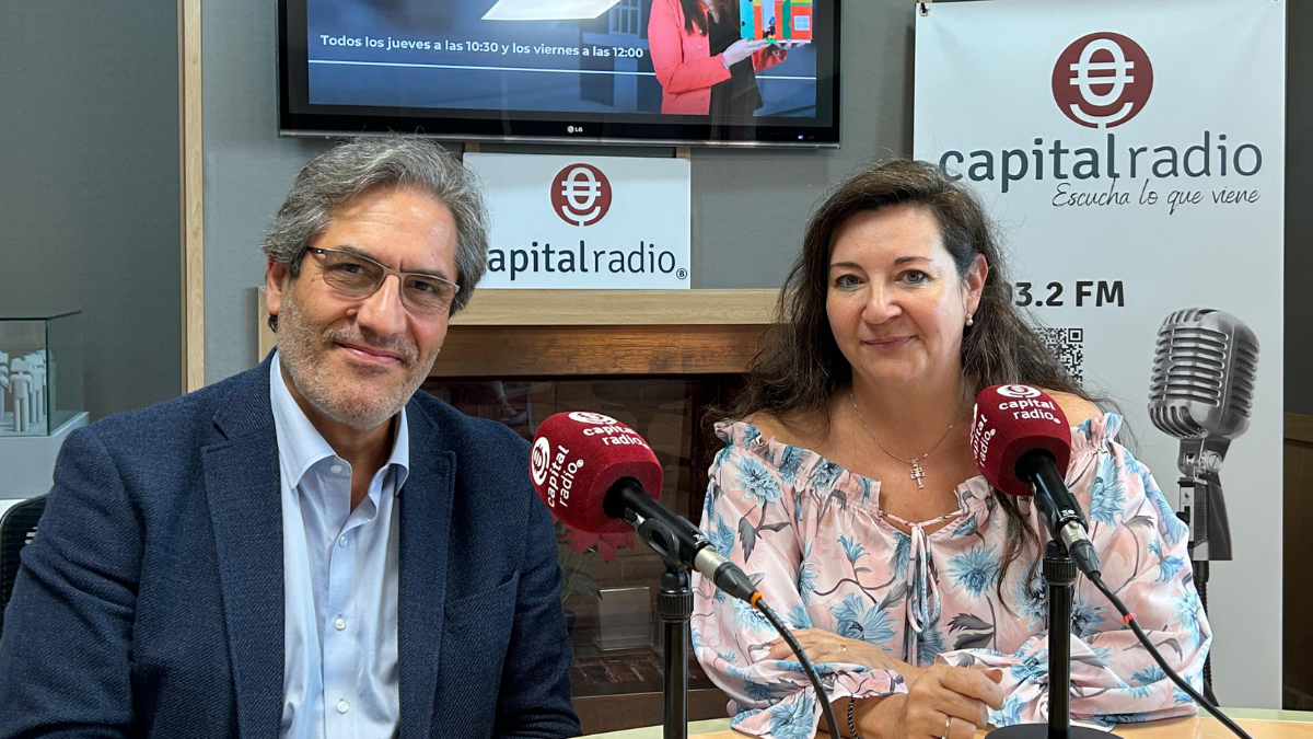 Eloy Bohúa, director general de Planner Exhibitions; y Meli Torres, directora de Inversión Inmobiliaria en Capital Radio.