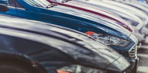 row of new cars P5RNECG min 1110x550 row of new cars P5RNECG min 1110x550