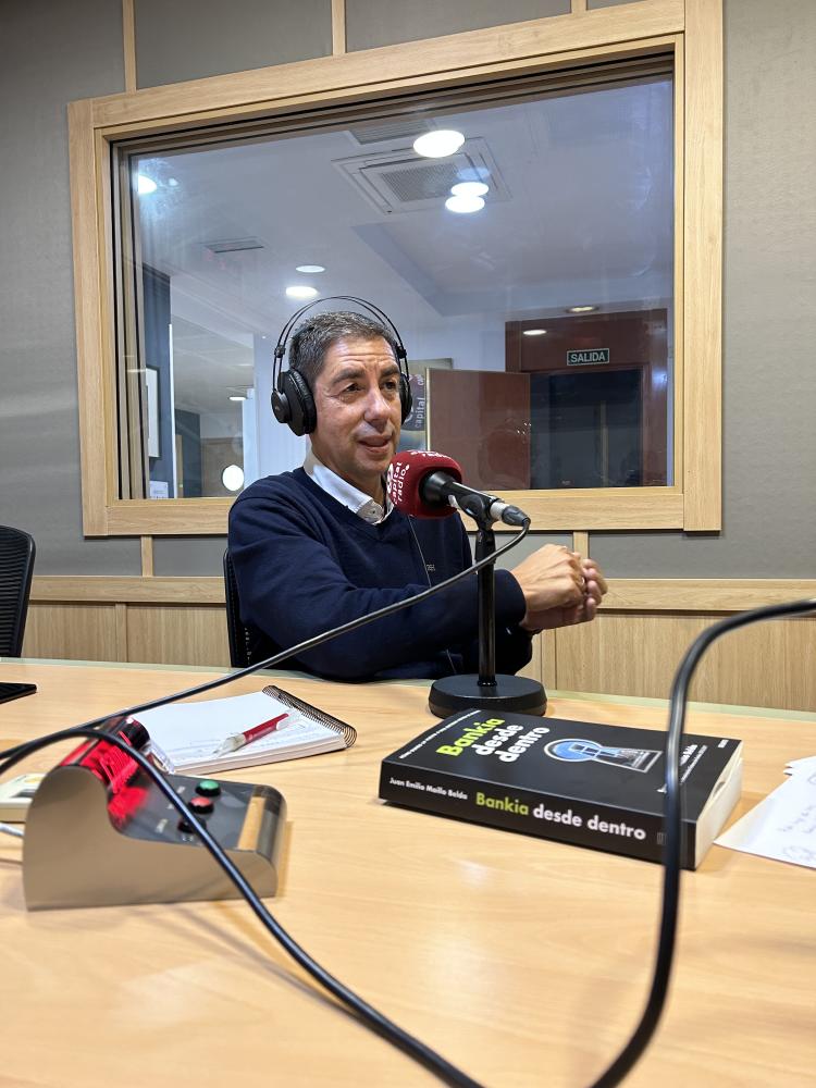 Juan Emilio Maíllo, autor de Bankia desde dentro, durante la entrevista