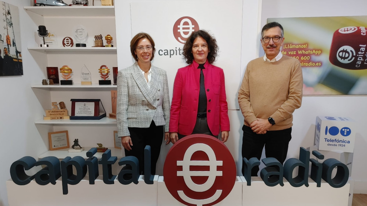 Beatriz Alonso, directora de Sostenibilidad de Surus; Nuria Rodríguez Peinado, directora de Medioambiente y Responsabilidad Social de Naturgy; y Luis Vicente Muñoz, CEO de Capital Radio.