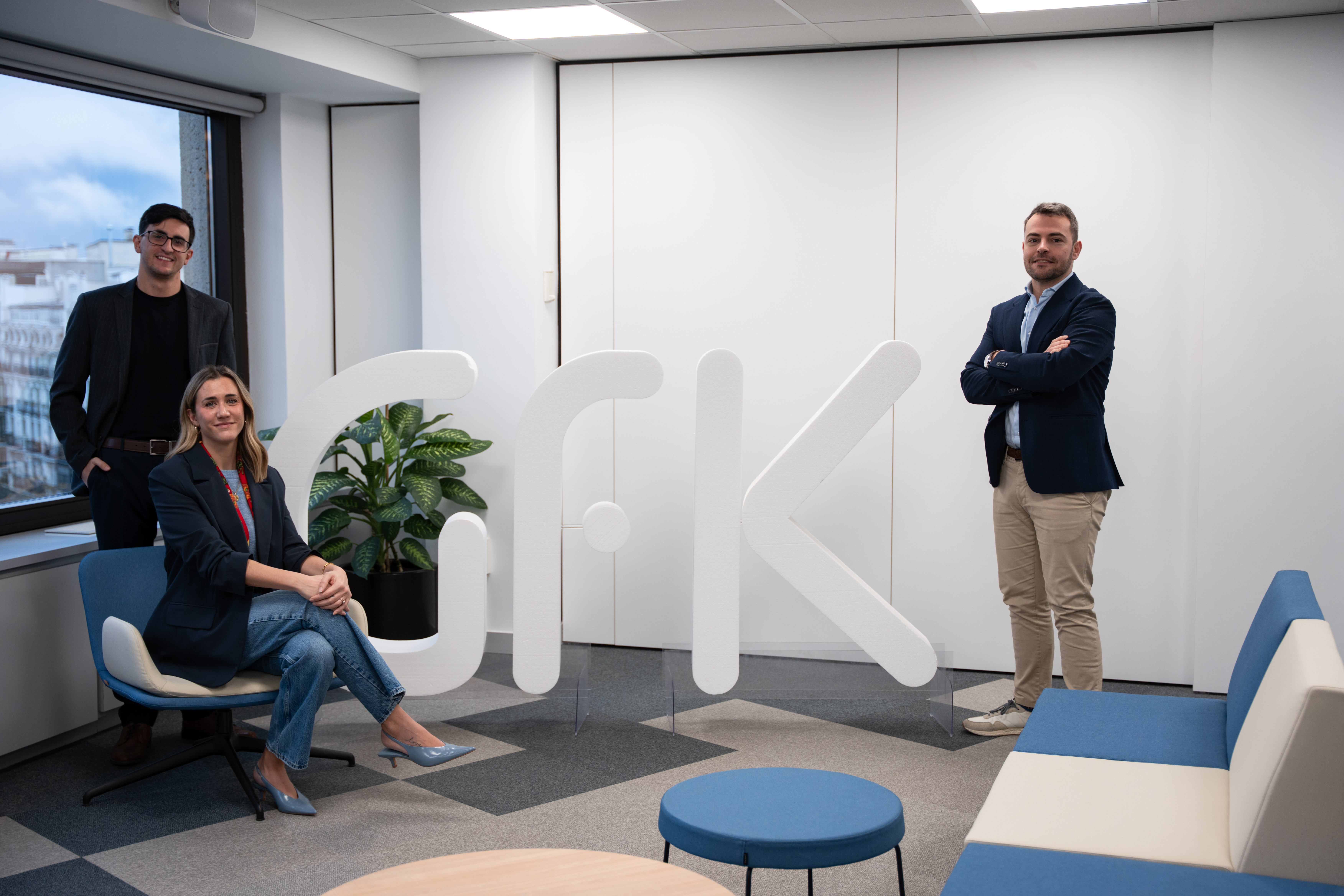 Alejandro Sanz, Adriana Delgado y Pablo Cuesta   GfK DAM