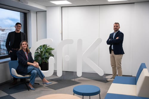 Alejandro Sanz, Adriana Delgado y Pablo Cuesta GfK DAM Alejandro Sanz, Adriana Delgado y Pablo Cuesta GfK DAM