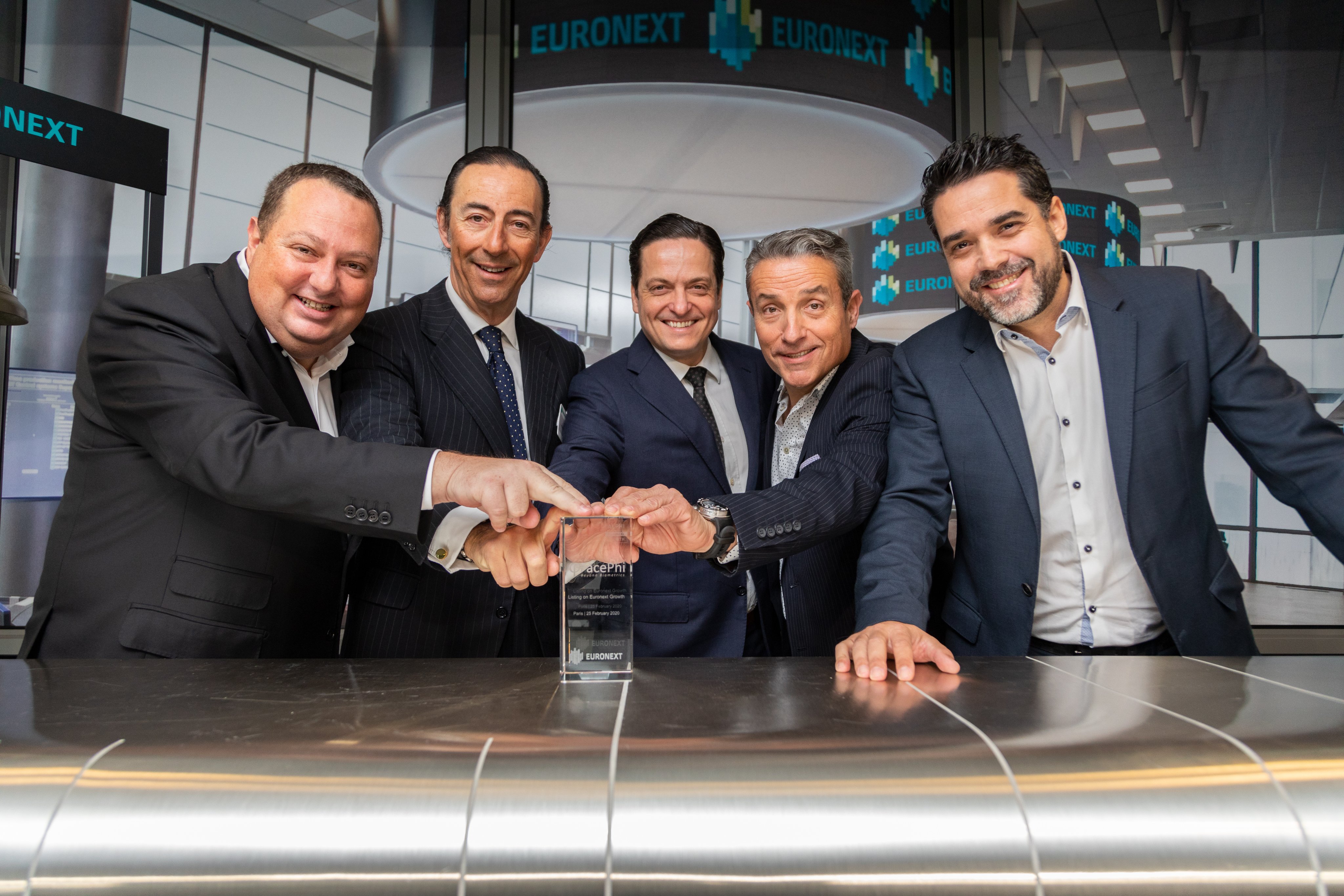 ERskr0JXkAEUKn ERskr0JXkAEUKn