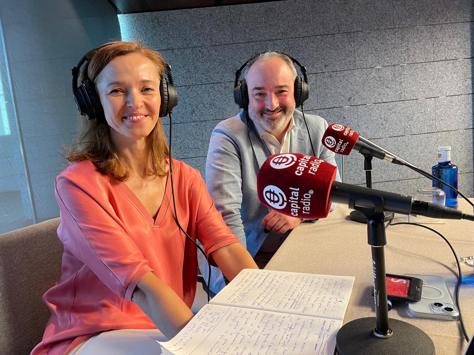 Kamila Kowalska, empleada de la entidad; y Tomás Otero, experto independiente en la innovación del talento. Kamila Kowalska, empleada de la entidad; y Tomás Otero, experto independiente en la innovación del talento.