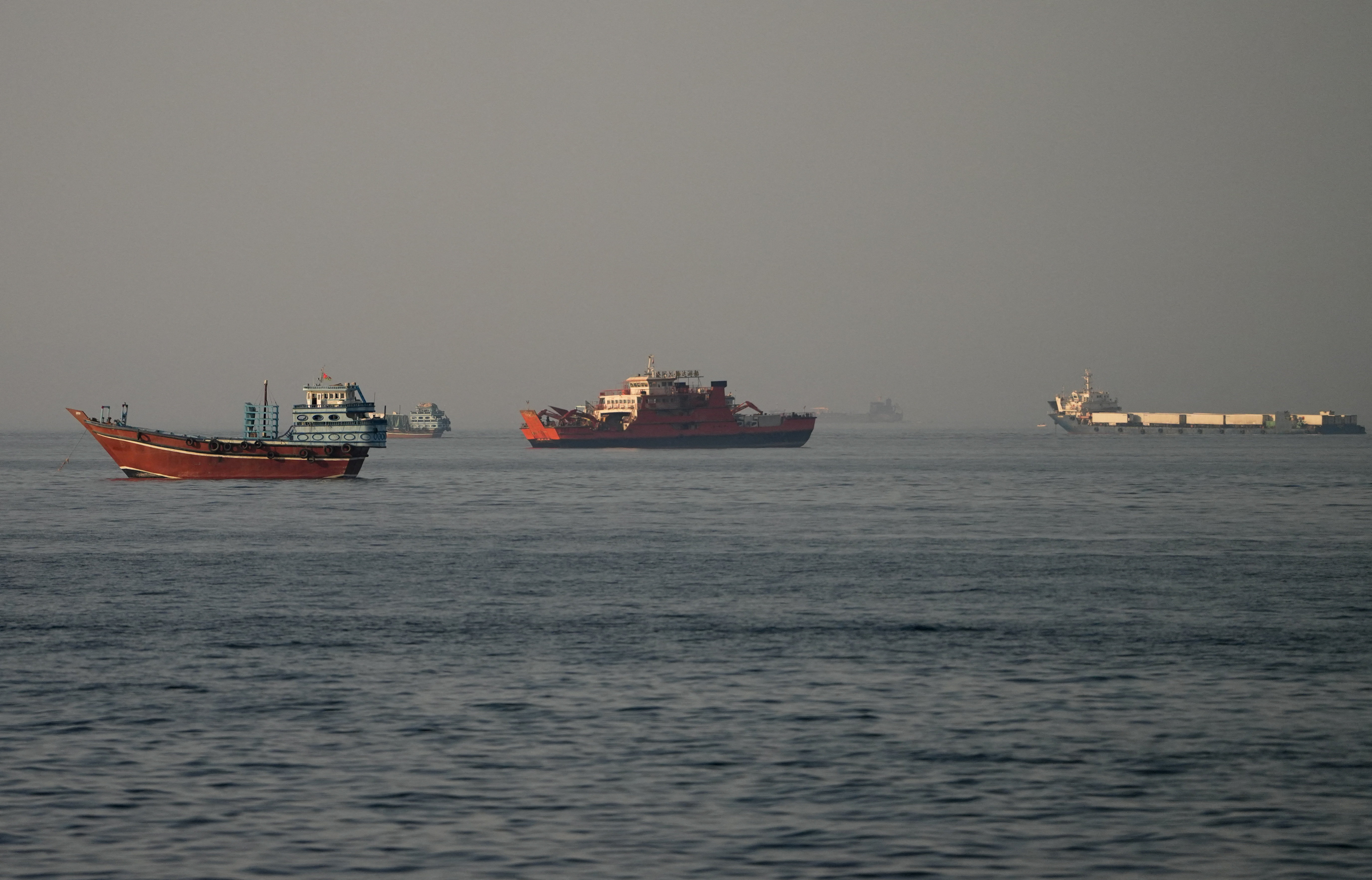 Barcos en el Estrecho de Ormuz
