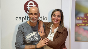 La responsable de marketing y ventas en el canal Retail de LumiLED, Ana Martín Ruiz Moyano, con Chimo Ortega, director de Movilidad sobre Ruedas en Capital Radio. La responsable de marketing y ventas en el canal Retail de LumiLED, Ana Martín Ruiz Moyano, con Chimo Ortega, director de Movilidad sobre Ruedas en Capital Radio.